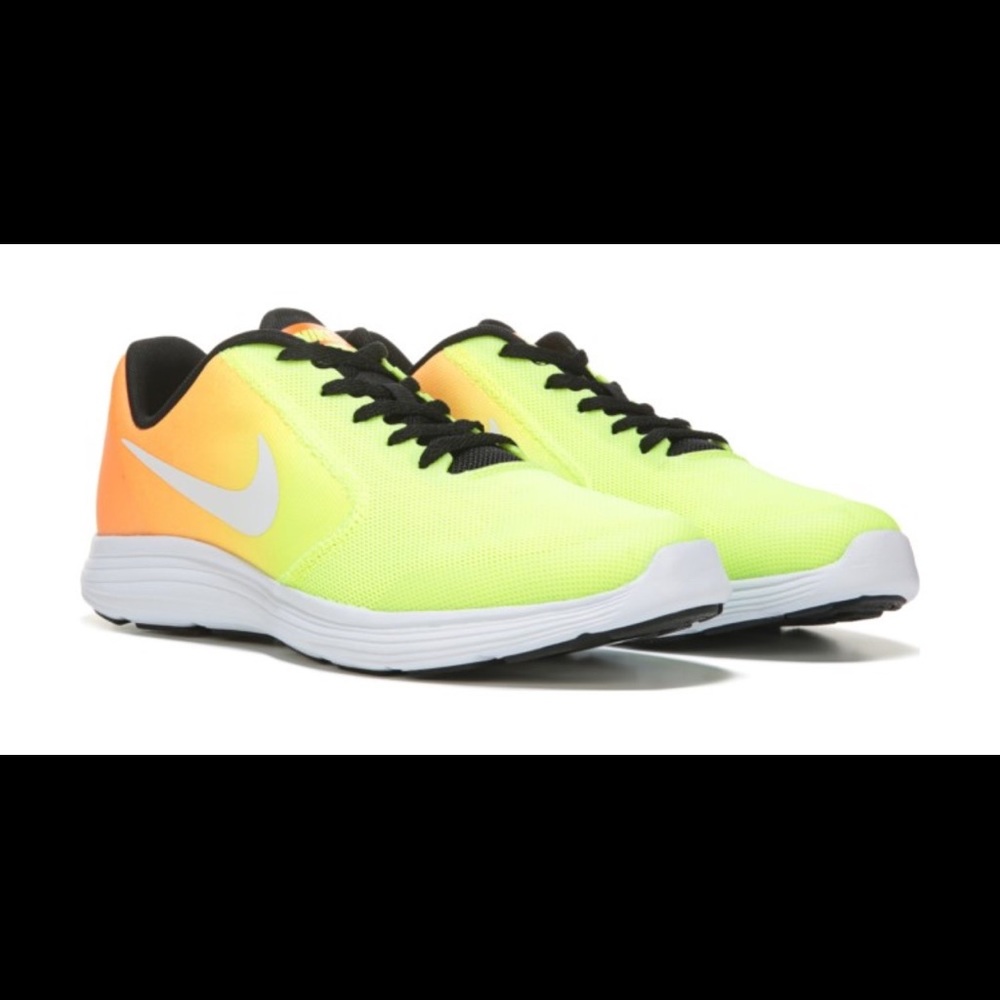 Nike Revolution 3 Youth Girls Size 4 Youth